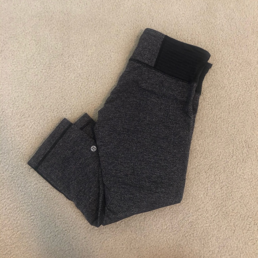 EUC Lululemon Cropped Leggings
